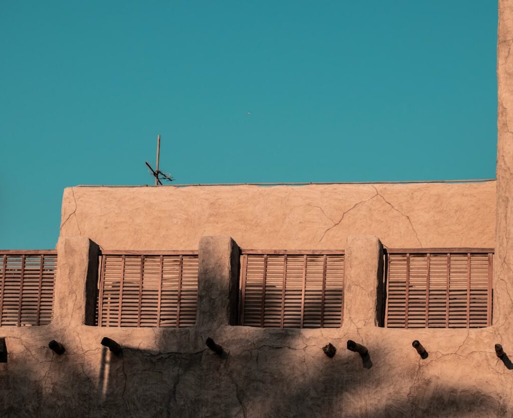 Zelf een inbouw kast maken: georganiseerde opbergruimte in huis